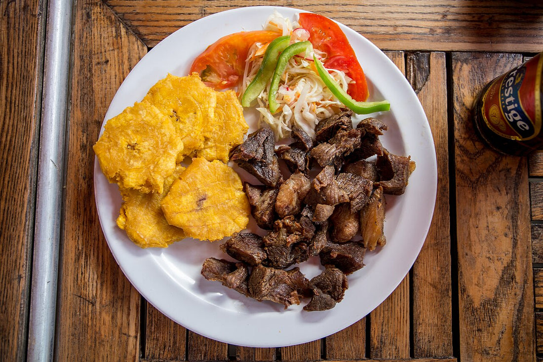 Crispy fried pork chunks served with tostones, the classic way to plate masitas de puerco