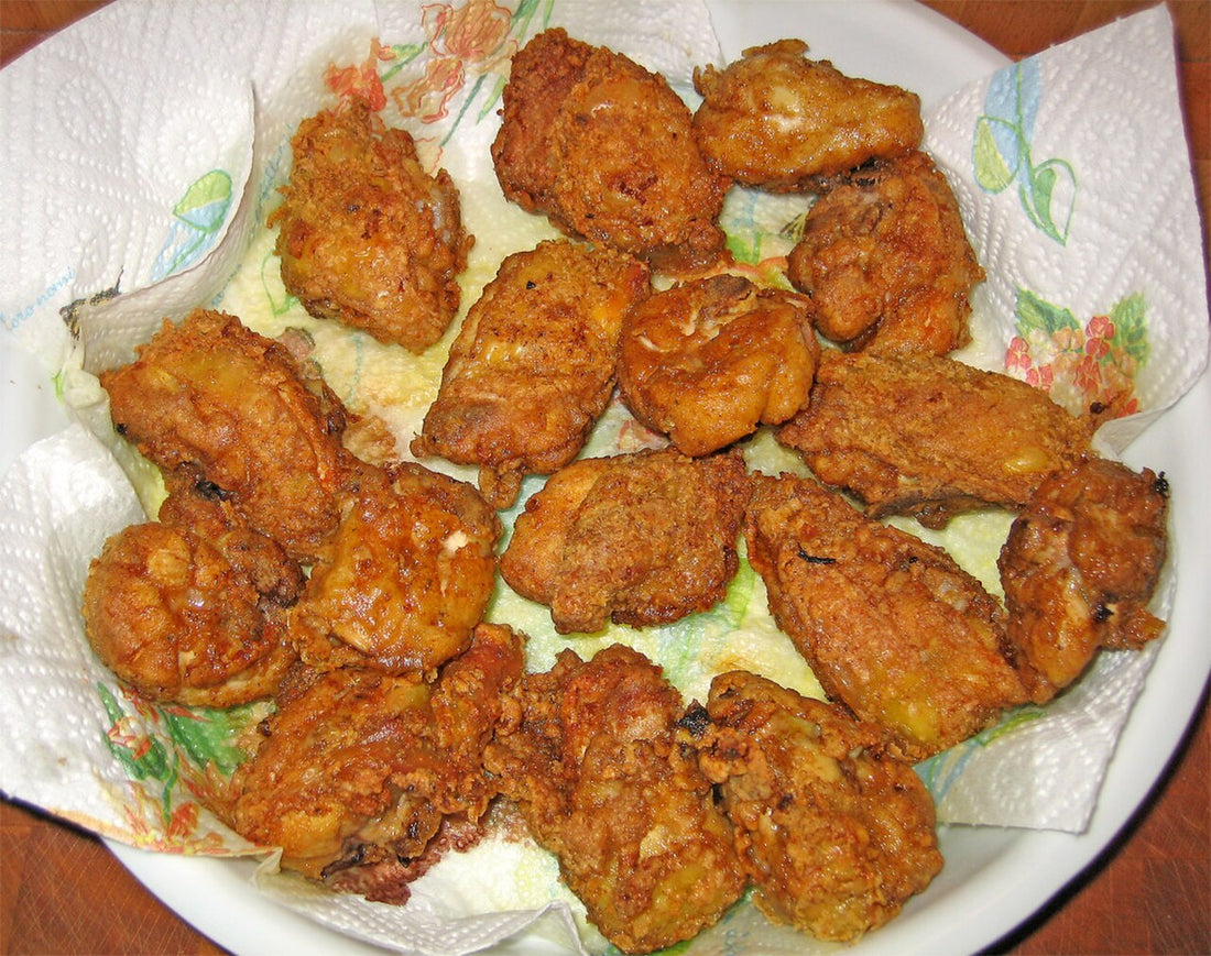 Golden fried chicken chunks, chicharron de pollo style